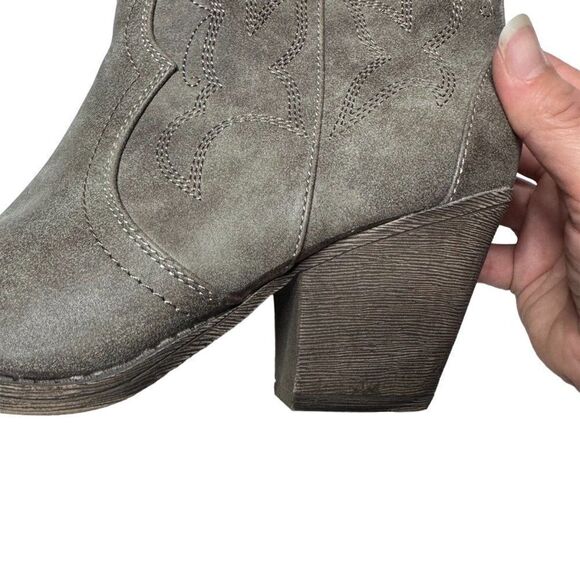 BKE Farrah 8.5 grey western bootie boot - Picture 8 of 13